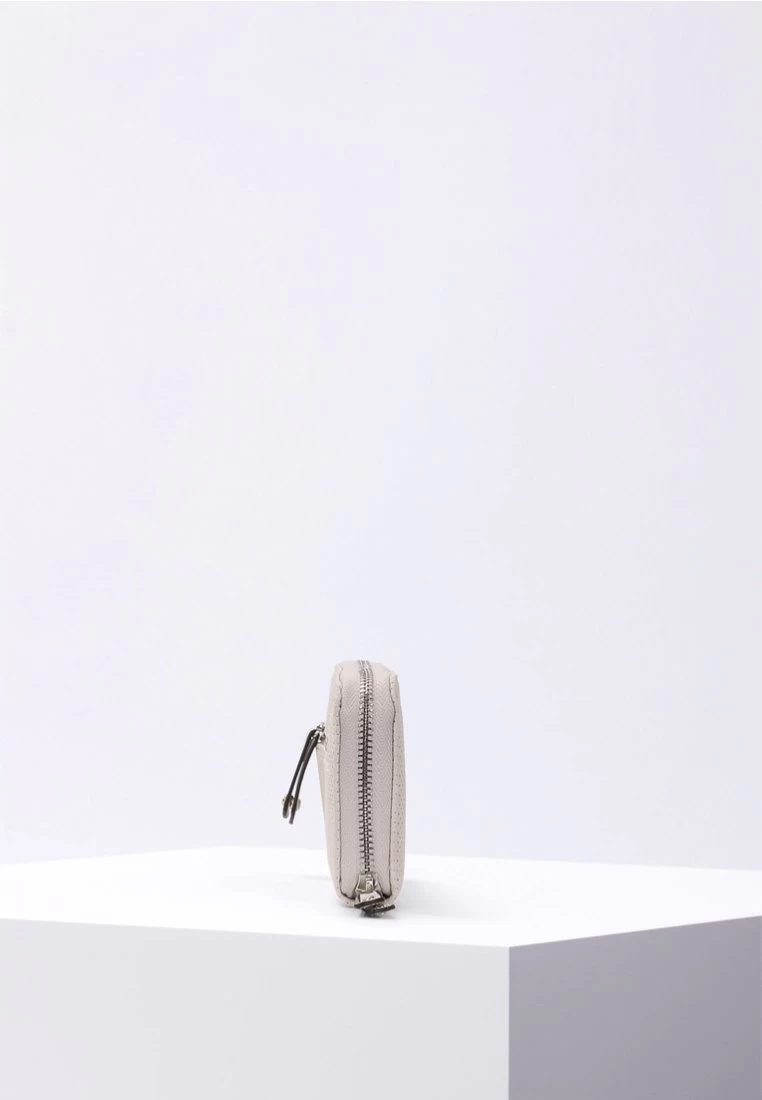 Suri Frey Romy - Portemonnee - Cement 320 6 Suri Frey Romy - Portemonnee - Cement 320 - Afbeelding 4