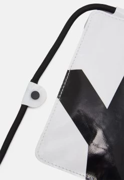 Suri Frey Jessey Plane - Telefoonhoesje - White -Suri Frey a1040f4249b04bd38b92cebe1b42bafa