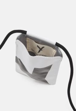 Suri Frey Jessey Plane - Telefoonhoesje - White -Suri Frey b367b8ca1b184f83a08e9922a0b1f5a8